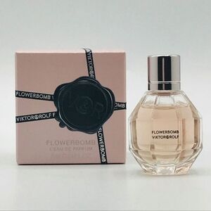 Flower Bomb perfume by Victor wolf